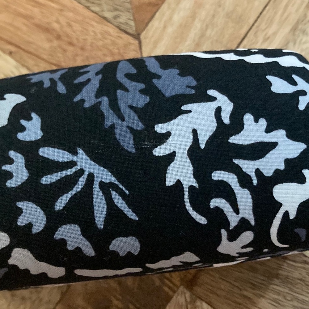 Vera Bradley case - Picture 5 of 5